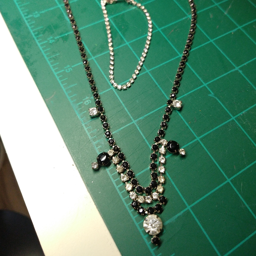 Necklace and bracelet set